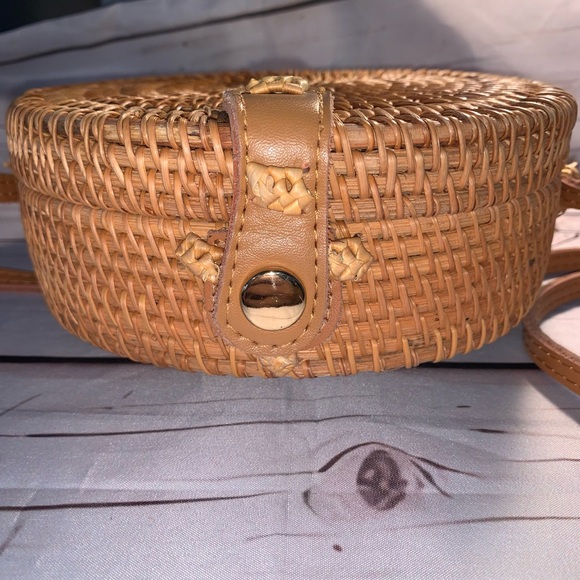 Urban Outfitters Circle Straw Crossbody Bag - Picture 5 of 13